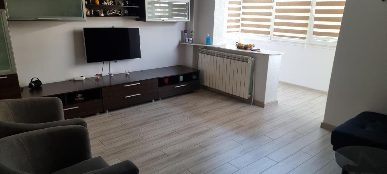 Ilona Apartament 3 Camere Ramnicu Valcea Exterior photo